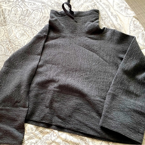 Lululemon sweater - Picture 1 of 4